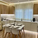 Metropolitan Charm: Cozy 1br In 7min To Skanderbeg Tiran