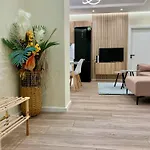 Metropolitan Charm: Cozy 1br In 7min To Skanderbeg Daire